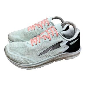 Altra Womens Light Mint Running Shoes with Pink Laces